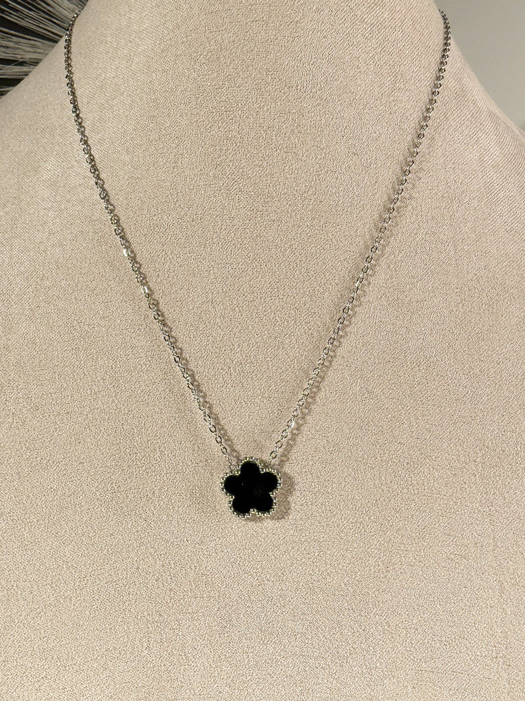 COLLANA VAN