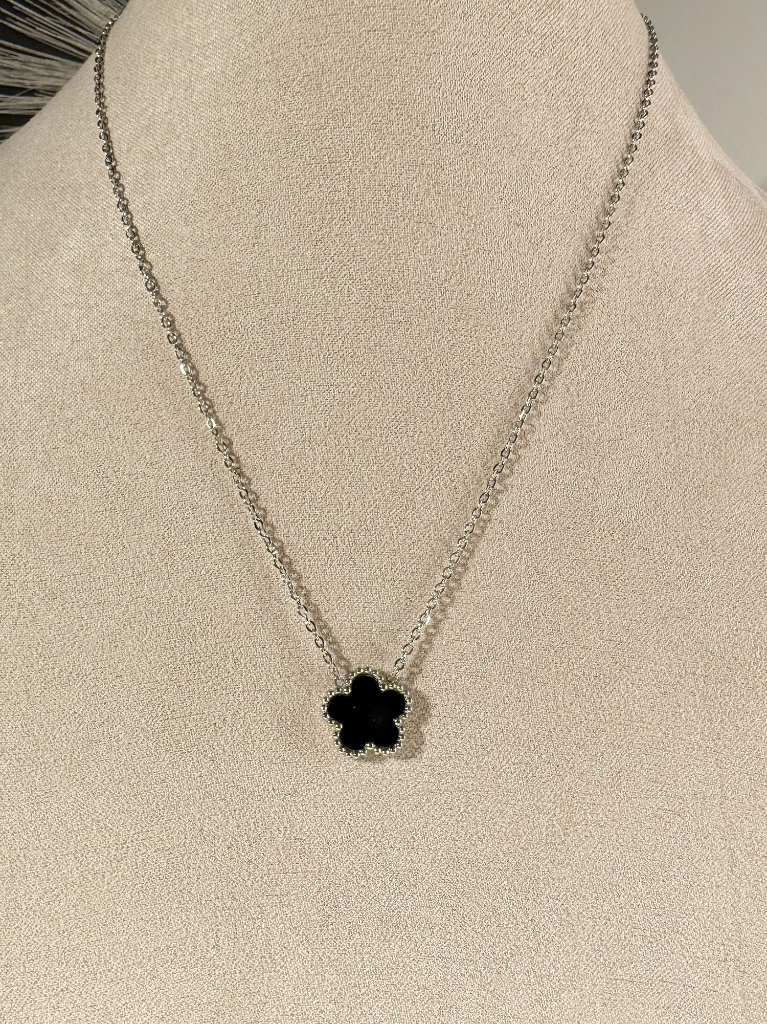COLLANA VAN