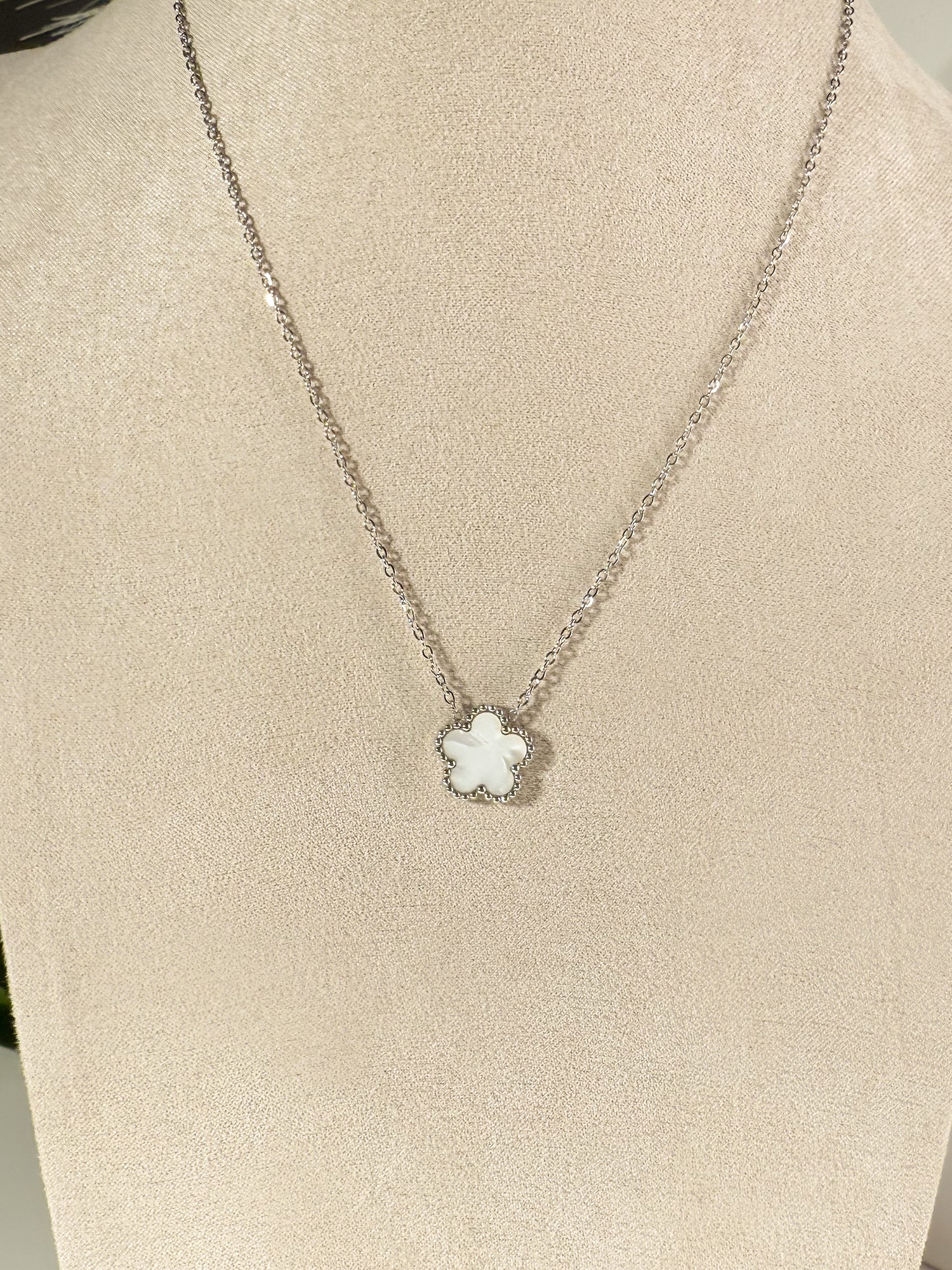 COLLANA VAN